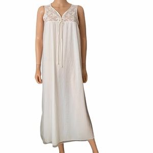Vintage 1960’s Radcliffe white long slip gown